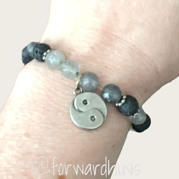 Lava Stone Bracelet with Yin Yang - Picture 4 of 7